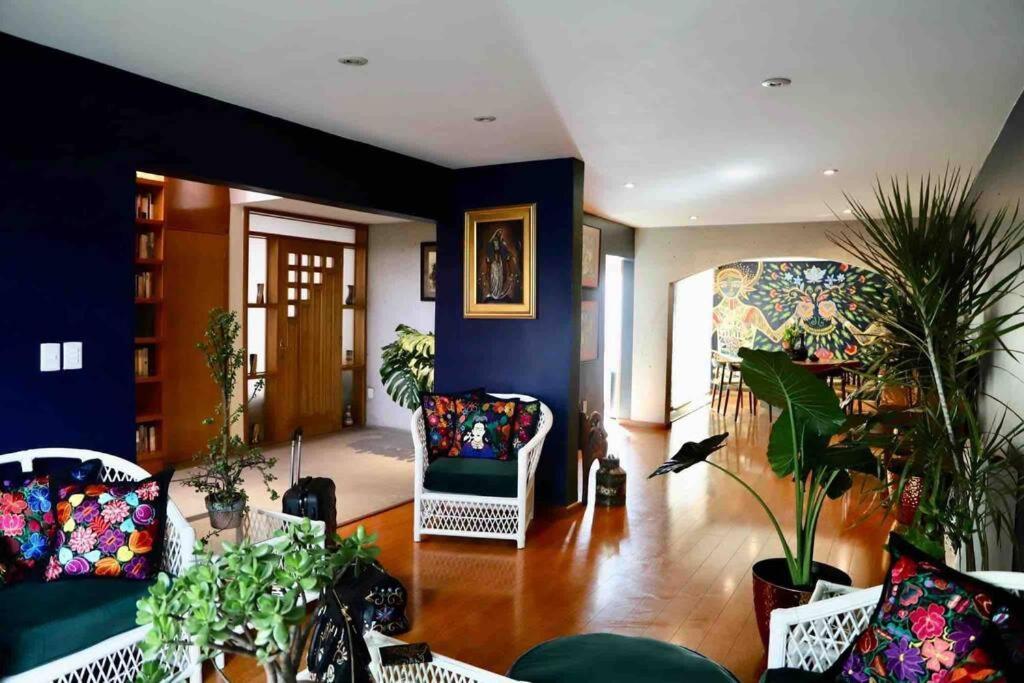 Luxurious Mid Century Modern Folk Art Сasa de vacaciones *
