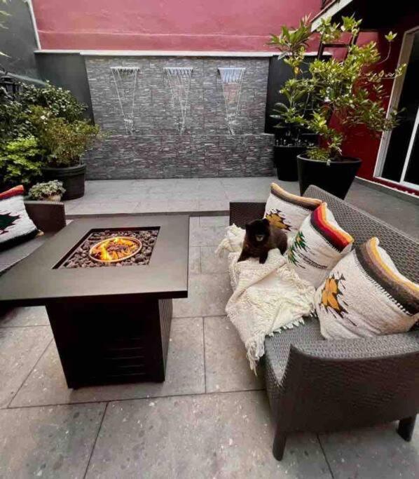 Luxurious Mid Century Modern Folk Art Cidade do México