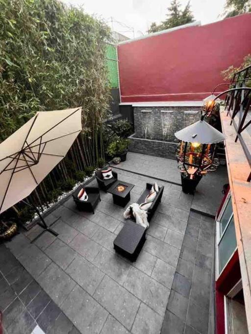 Casa de férias Luxurious Mid Century Modern Folk Art